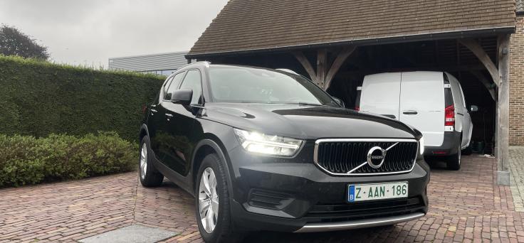 2dehands Volvo Xc40- 2.0 D Automaat-auto airco-Bluetooth-adaptive cruise control- line assist-camera- gps- electric koffer-pdc- LED verlichting- seat heating 